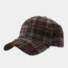 Gorra de Béisbol a Cuadros Rasgada Estilo Retro Americano para Hombres y Mujeres Estilo Callejero Ala Deshilachada Sombrero para el Sol Personalidad Marca de Moda Sombrero para el Sol Casual