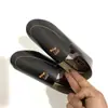 Zapatos de Cuero Semiacabados Zapatos Grandes de Papel Festival Qingming Venta al por Mayor Zapatos de Cuero para Hombres y Mujeres Festival de Ropa Fría Zapatos de Papel y Algodón para la Tumba Papel Amarillo