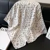 Pañuelo cuadrado pequeño floral pastoral de seda de imitación Pañuelo de seda para mujer Primavera y verano Combinación con todo Decorativo Pañuelo para la cabeza estilo coreano Verano Fotografía