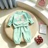 Conjunto lindo de gatito estilo coreano para primavera y otoño para niñas, sudadera de cuello redondo y pantalones jogger elásticos, conjunto de dos piezas versátil