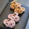 Chinelos de algodão de inverno para crianças, para meninos e meninas, quentes e de pelúcia, com design de cachorrinho, adequados para uso doméstico pai-filho, com sola grossa, com calcanhar fechado