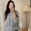 Conjunto de duas peças de camisola estilo francês Dongdaemun Coreano com costas plissadas e laço, com acabamento em renda