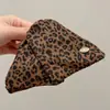 Pinza para el pelo de felpa con lunares de alta gama 2026, Pinza de tiburón moderna y exquisita para mujer, Versátil para el uso diario y el trabajo, Accesorio para el cabello