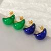 Pendientes transfronterizos de resina blanca ámbar con gotas de agua, pendientes de acero de titanio, venta al por mayor, pequeños pendientes de estilo elfos fragantes de la antigüedad media para mujer.