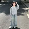 Conjunto de Duas Peças Hoodie com Gola Polo Rendada Estiloso Doce Nova Coleção Primavera/Outono 2026 Jeans com Estrela de Cinco Pontas Estilo Coreano