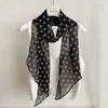 Lenço Quadrado Pequeno de Seda Estampado Retro Francês para Mulheres, Lenço Versátil de Verão com Design Flutuante, Leve Protetor Solar Decorativo