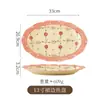 Cuenco de arroz de cerámica para uso doméstico, modelo nuevo con patrón de fresas en relieve lindo, alto valor estético, color bajo vidriado, juego de cuenco y plato para una persona