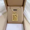 [Acero de Titanio] Collar con Colgante de Zirconia en Forma de Llave con Diamantes Completos, Estilo Palacio Lujoso, Cadena Versátil para la Clavícula para Mujeres, Cadena de Acero de Titanio