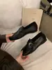 []Sapatos de Salto Baixo Femininos Novos Outono/Inverno 2026 Bico Quadrado Salto Escondido Fivela de Couro Sapatos de Salto Baixo