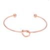 Pulseira europeia e americana simples de aço titânio fino 2mm nó de amor coração pulseira aberta em forma de C bracelete nó