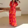 Roupas femininas transfronteiriças europeias e americanas de 2026: vestido longo elegante, de corte solto, com decote em V, amarração frontal, mangas curtas, fenda e estampa