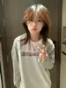 Camiseta Raglan de Manga Longa com Blocos de Cor Estilo College, Estampa de Letras e Listras Pretas e Brancas para Mulheres, Outono Inicial, Fina, Gola Redonda, Top Solto