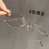Gafas sin montura ultraligeras, puras y deseables para mujeres con miopía, disponibles con lentes graduados, luz azul anti-luz, diseño de alta gama y efecto adelgazante para el rostro