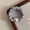 Elástico de Cabelo Pérola Azul de Alta Qualidade, Textura de Seda e Cetim, Alta Elasticidade e Sem Danos aos Fios, Elástico de Borracha, Enfeitado com Pérolas, Prendedor de Cabelo Moderno e Versátil