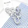 Pinza de Tiburón Grande de Metal Hueca con Flor Estilo Japonés Pinza Elegante Sencilla para la Parte Posterior de la Cabeza Accesorio para el Cabello Pinza para el Cabello