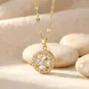 Pendente Giratório de Design Criativo Flor Bauhinia Zircônia Rosa Cobre Colar Feminino Super Brilhante Estilo Palácio Francês Flor de Cinco Pétalas