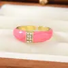 Anillo de Esmalte con Pedrería Estilo Vintage, Disponible en Múltiples Colores, Anillo Chapado en Oro, Anillo Versátil de Dedo Índice de Lujo Ligero de Nicho
