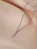 Colgante de collar con forma de daga de estilo oscuro incrustado de circonita, superventas transfronterizo de Luo Chen, con diseño creativo y exquisita cadena para la clavícula