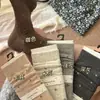 Nuevos Calcetines Florales Suaves Otoño 2026 Calcetines Estilo Miu para Mujer, Calcetines de Media Pantorrilla Marrón Melange Perezoso