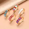 Anillo de dedo con nicho distintivo, chapado en oro ligero de lujo europeo y americano, tendencia de moda en anillo geométrico de diamantes de color.