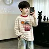 Camiseta de rayas para niño, nueva ropa infantil de algodón puro, camiseta interior de manga larga para niños mayores, top de primavera y otoño para niños