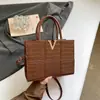 Retro 2026 Primavera/Verano Nuevo Bolso Cuadrado Pequeño de Moda de Alto Valor para Viajes Diarios Bolso Cruzado de Hombro Único con Patrón de Cocodrilo de Moda