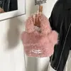 Bolso Cubo Cruzado para Viajes Super Caliente Bolso de Felpa para Mujer de un Solo Hombro Casual Nueva Moda Otoño Invierno Versátil Temperamento 2026