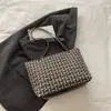 Bolso Cuadrado Pequeño con Cadena de Lujo Ligero y Patrón Cuadriculado Texturizado Bolso de Mano de Alta Gama Estilo Chanel con Bloques de Color Bolso de Hombro de Moda para Mujer
