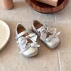 Zapatos de Cuero para Niños 2026 Otoño Nuevo Modelo Zapatos de Princesa con Lazo para Niñas Pequeñas con Decoración de Perlas Zapatos de Una Sola Pieza