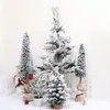 Arreglo de escritorio pequeño de Pe Scene de cedro Decoraciones navideñas de moda Adornos Árbol de Navidad Mini nevada flockada