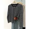 Foto real de camiseta de manga comprida listrada estilo coreano, modelagem solta, casual, versátil para primavera e outono, blusa de algodão puro para puxar pela cabeça