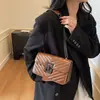 Bolsa Feminina Corrente Personalidade Retro Fashion 2026 Verão Nova Textura Pequena Quadrada Estilosa para o Dia a Dia Ombro Único Transversal