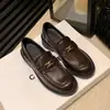 Mocassins de Couro Genuíno com Fivela Dourada Arc De Triomphe, Estilo Britânico Versátil, Bico Redondo, Salto Grosso, Sapatos de Couro Pequenos para Mulheres, Novo Estilo Primavera 2025