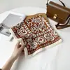 Lenço de Cabeça de Algodão e Linho de Alta Qualidade para Primavera e Outono, Estampa Retrô, Lenço Quadrado Pequeno Versátil, Lenço de Seda, Lenço Decorativo para Pescoço, Lenço Feminino Atacado