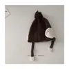Chapéu de Lã Personalizado Criativo para Crianças Outono/Inverno 2025 com Proteção de Orelha Chapéu de Lã Retro com Bolas em Cor Contrastante Chapéu de Proteção de Orelha