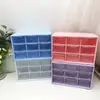 Elegante y minimalista caja de almacenamiento tipo cajón de nueve compartimentos para manualidades DIY infantiles, con adornos y accesorios de plástico.