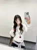 Camiseta Blanca de Manga Larga con Letras Jacquard para Mujer, Camiseta Interior de Otoño e Invierno, Hombro Derecho Ajustada Sexy, Top Casual Americano