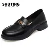 Novos Sapatos Loafers de Primavera e Outono 2024 Sola Macia Bom de Usar Moda Camada Única Sapatos Femininos Pequenos de Couro Roupa de Trabalho com Saia