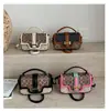 Bolsa de Hombro Cruzada de Moda Retro de Gran Capacidad Estilo Nuevo Primavera y Verano 2026 Bolso de Mano Cuadrado Pequeño de Textura de Alta Gama para Mujer