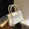 Bolsa de Mão Feminina 2026 Novo Modelo Bolsa de Ombro Platina para o Dia a Dia Bolsa Transversal de Grande Capacidade Bolsa Tote Retro para o Dia a Dia