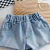 Jeans de Verano para Niñas Nuevo Estilo Coreano de Moda Pantalones Cortos con Bordado de Encaje y Corazón Dulces Versátiles Pantalones Calientes para Niñas