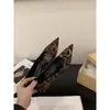 Design de Nicho Francês Bico Fino Flats Estampa de Leopardo Sapatos Femininos Primavera e Outono 2025 Nova Primavera Salto Alto Elegante Bico Fino