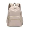 Mochila feminina de nylon leve, cor sólida, grande capacidade, novo modelo para viagens casuais e uso ao ar livre, bolsa escolar para estudantes universitários
