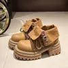 Botas Martin de Suela Gruesa de Dos Vías para Mujer 2026 Estilo Nuevo de Moda Botas Amarillas Grandes con Botón de Solapa Botas de Trabajo Plataforma Botas Cortas de Motocicleta
