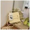 2026 Mochila Feminina Transfronteiriça Estilo Nicho Bolsa de Ombro Duplo Bolsa Feminina Estilo Britânico Commute Retro Moda Casual Novo Design