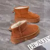 Botas de Neve da Moda com Solado Grosso para Mulheres 2026 Novo Estilo Botas Curtas de Inverno para Exterior Sapatos de Algodão Quentes e Espessos com Veludo CQ9999