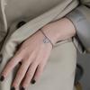 Pulsera Retro Estilo Coreano S925 para Viajeros y Mujeres, Pulsera con Colgante Redondo Flor de Margarita Rayo Rui Li, Joyería de Mano Minimalista de Moda