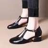Produto popular de comércio exterior: Sandálias fechadas confortáveis para mulheres, sapatos femininos de couro macio respiráveis vazados de verão, sandálias versáteis de salto grosso para o dia a dia