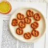 Brinquedo Comida Miniatura Simulada Água Alcalina Pão Baguete Creme Cola Resina Acessórios DIY Bolo Casa de Bonecas Decoração de Mesa
