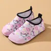 Venta Directa de Fábrica de Zapatos de Playa para Niños, Antideslizantes, Resistentes al Desgaste, Transpirables, Resistentes a Cortes, Calcetines para Piso de Interior y Cubrezapatos Adhesivos